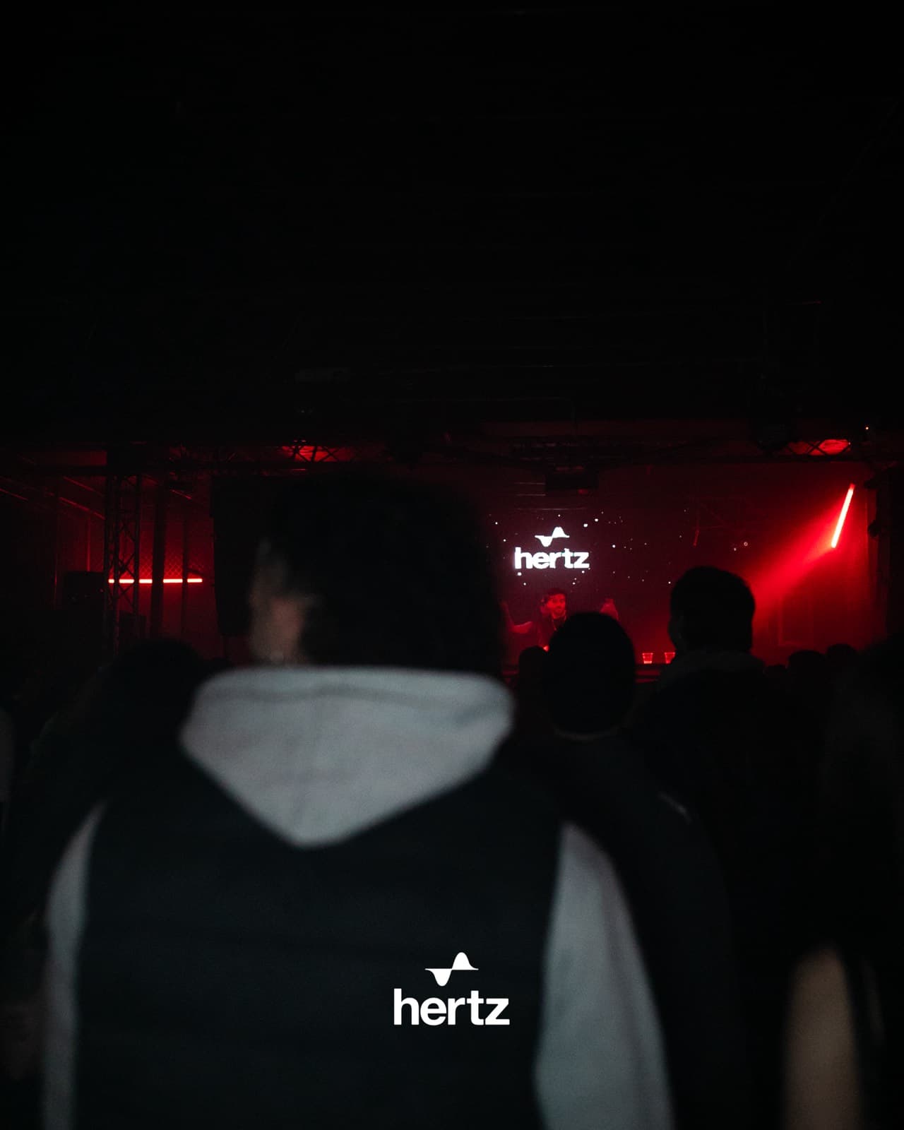 Hertz live, archive frame 27