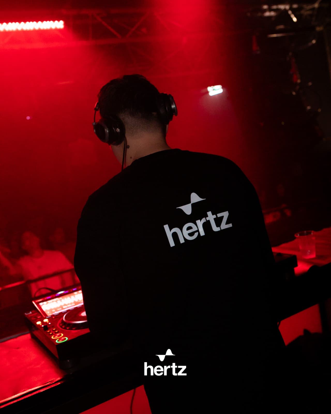 Hertz live, archive frame 28
