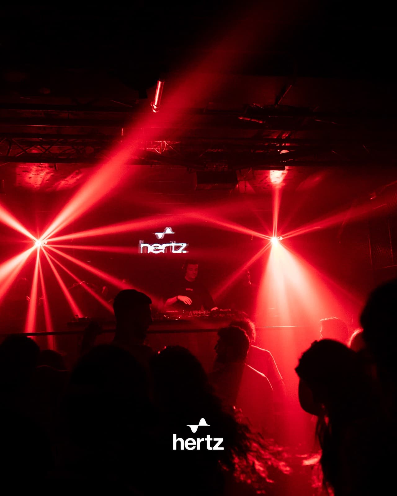 Hertz live, archive frame 29