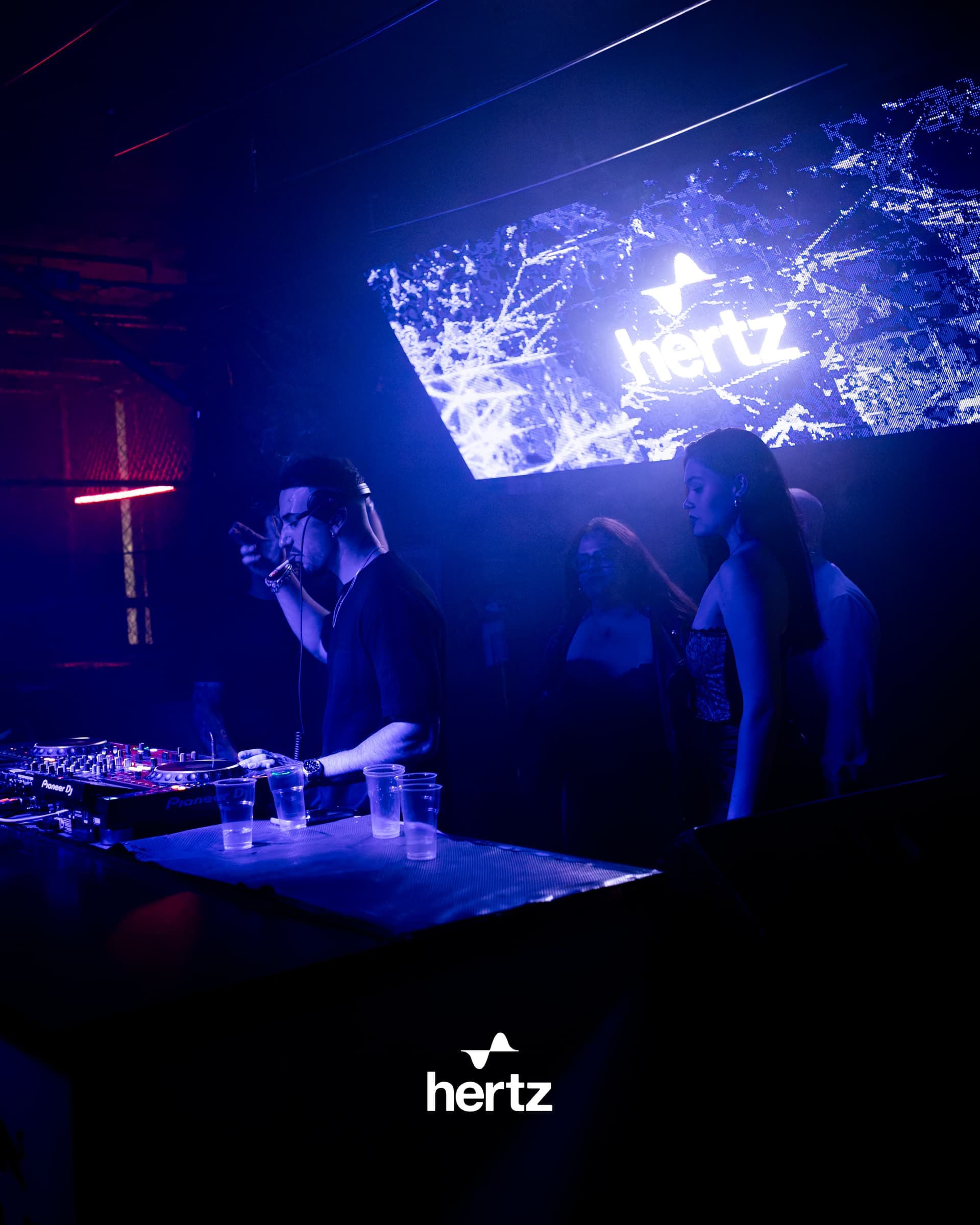 Hertz live, archive frame 3