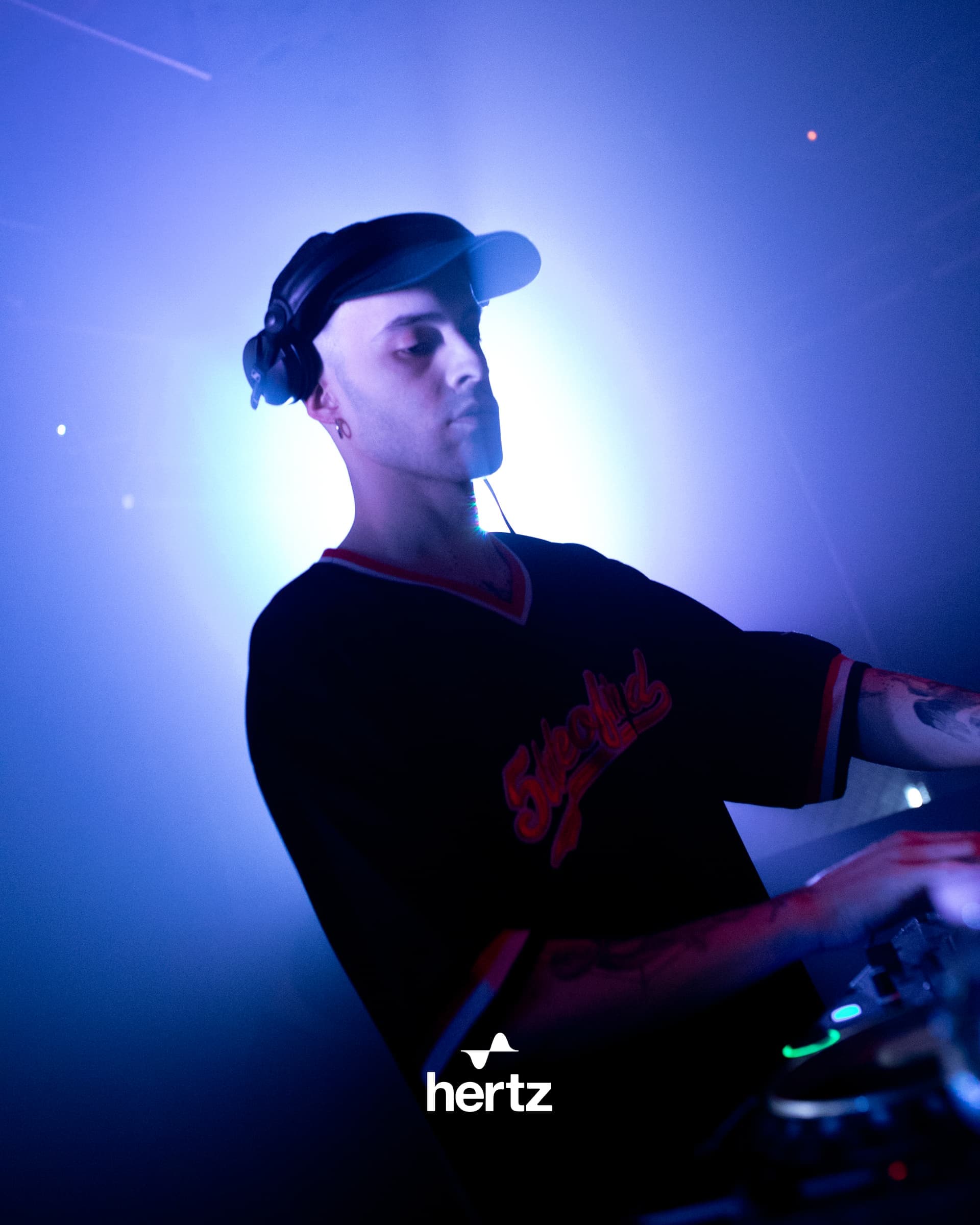 Hertz live, archive frame 12